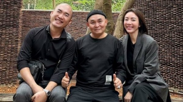 Dàn nghệ sĩ thăm bảo tàng đạo Mẫu 5.000 m2 của Xuân Hinh adt1744093328 822 0655 793 4281 2804 2949 anh cat 3 2 auto cropjpg