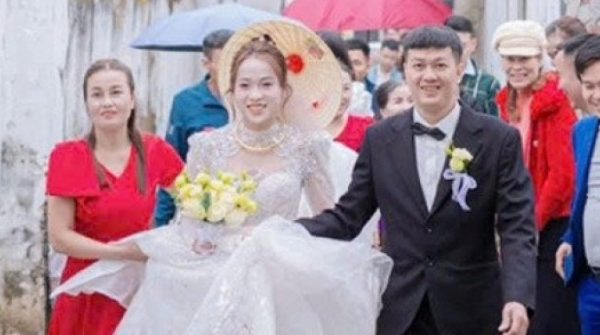 Người đàn ông Thanh Hóa cưới cô gái kém 19 tuổi sau màn 'tấn công' thần tốc adt1744260895 nguoi dan ong thanh hoa cuoi co gai anh cat 3 2 auto cropjpg