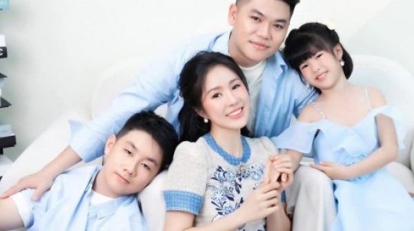 Cuộc sống viên mãn của Lê Phương ở tuổi 40 adt1744501321 178 07793 16 2774 8842 3102 anh cat 3 2 auto cropjpg