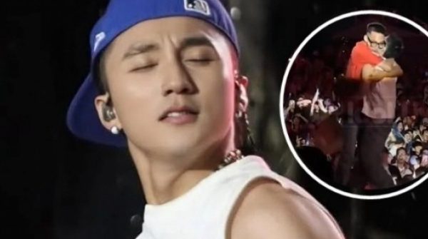 Sơn Tùng M-TP bị fan cào xước tay adt1744509459 sontungtop1 1580 1976 1679 anh cat 3 2 auto cropjpg