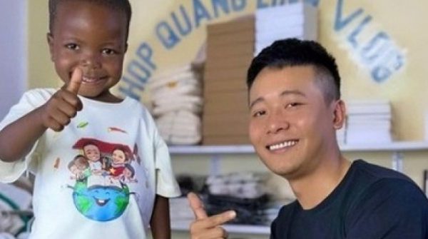 Cư dân mạng đào lại clip Quang Linh Vlogs bị con nuôi tố bán hàng "dỏm" adt1744691583 z0837c957f983fa6107dcd6dd2beea0bfe 2 anh cat 3 2 auto cropjpg