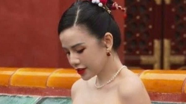 MC Bích Hồng xin lỗi, 'ân hận và xấu hổ' sau phát ngôn gây phẫn nộ 28 MC Bích Hồng xin lỗi, 'ân hận và xấu hổ' sau phát ngôn gây phẫn nộ adt1745105210 mc bich hong xin loi an han va xau h anh cat 3 2 auto cropjpeg