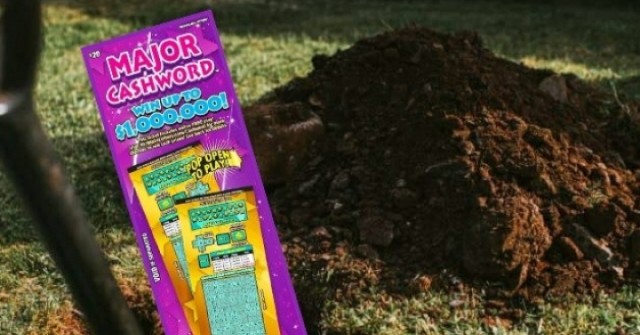 Trúng độc đắc, người đàn ông chôn vé số trong vườn cho an toàn adt1745462612 trung doc dac nguoi dan ong chon ve anh cat 3 2 auto cropjpg 1