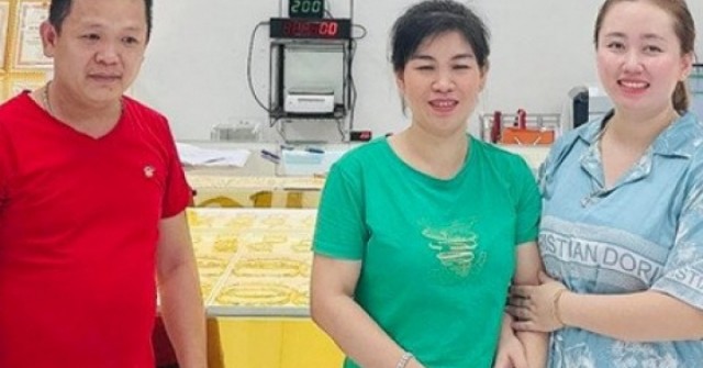 adt1745465201-cap-vo-chong-khien-chu-tiem-vang-o-t-anh-cat-3-2-auto-cropjpg-1 Cặp vợ chồng khiến chủ tiệm vàng ở Thái Nguyên 'cúi đầu cảm tạ' adt1745465201 cap vo chong khien chu tiem vang o t anh cat 3 2 auto cropjpg 1