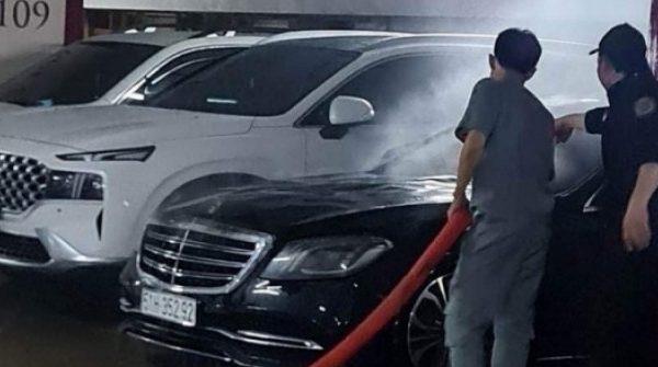 Dời phiên tòa giữa ca sĩ Duy Mạnh và Mercedes Việt Nam đến 21/5 29 Dời phiên tòa giữa ca sĩ Duy Mạnh và Mercedes Việt Nam đến 21/5 adt1745543179 526 9733 897 4966 9017 9763 anh cat 3 2 auto cropjpg