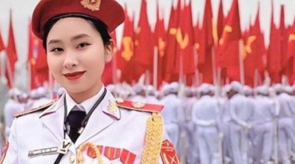 Cô gái Hà Nội diễu binh 30/4 ‘gây sốt’ bởi nhan sắc xinh đẹp, học vấn đáng nể adt1745557594 4 gay sot boi nhan sac xinh dep hoc anh cat 3 2 auto cropjpg