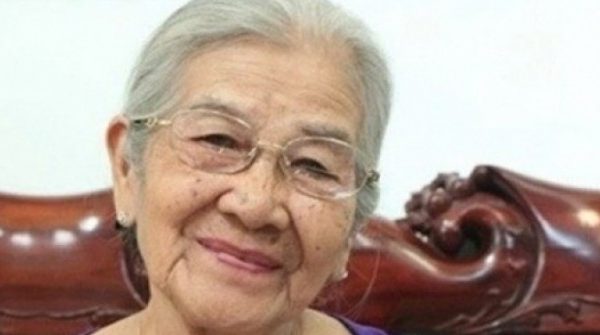 Không thể ngờ NSƯT Phi Điểu từng bị cạo nửa đầu tóc, trải qua tù đầy khắc nghiệt adt1745886383 1975 trong ky uc nsut phi dieu anh cat 3 2 auto cropjpg