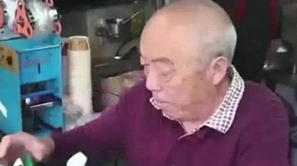 Bán bánh 26 năm, người đàn ông mua được 4 căn nhà, nuôi sống đại gia đình 26 Bán bánh 26 năm, người đàn ông mua được 4 căn nhà, nuôi sống đại gia đình adt1746672154 banbanh 23241 anh cat 3 2 auto cropjpg