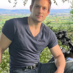 Yêu trai trẻ kém 25 tuổi, biên tập viên thấy mình 'được sống lại' adt1747112106 telemmglpict 8083 8862 4714 anh cat 3 2 auto croppng