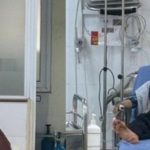 Chị gái U80 đưa em gái 69 tuổi vào bệnh viện ở Hà Nội, nói câu đầy xót xa adt1747186470 chi gai u80 dua em gai 69 tuoi vao b anh cat 3 2 auto cropjpg