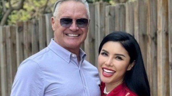 Tỏ tình mỗi ngày suốt nhiều tháng, anh Tây U70 lấy được vợ đẹp ở TPHCM adt1747528756 to tinh moi ngay suot nhieu thang an anh cat 3 2 auto cropjpg