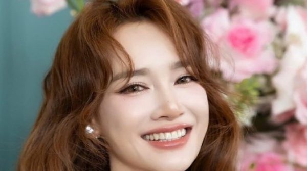 Nhã Phương hiến tóc tặng bệnh nhân ung thư vú adt1747790271 nhaphuong1 6744 3948 8603 anh cat 3 2 auto cropjpg