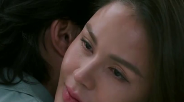 Nhặt 'sạn' phim 'Cha tôi, người ở lại' adt1747903575 humb vlcsnap 2025 05 21 22h43m31s437 anh cat 3 2 auto croppng