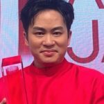 Tùng Dương hát vang 'Một vòng Việt Nam' khi nhận Giải thưởng Đặc biệt quốc tế adt1747963229 tung duong hat vang mot vong viet na anh cat 3 2 auto cropjpg