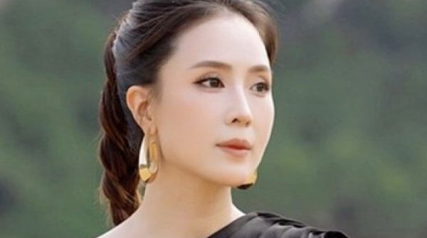 Nữ diễn viên tài sắc, hôn nhân sau gần 2 thập kỷ vẫn là một câu hỏi 29 Nữ diễn viên tài sắc, hôn nhân sau gần 2 thập kỷ vẫn là một câu hỏi adt1748151191 picture30 54225 77 0 379 576 crop 79 anh cat 3 2 auto cropjpg