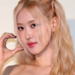 Rosé (BLACKPINK) rút khỏi Hiệp hội Bản quyền Âm nhạc Hàn Quốc, lộ những bất cập của nền công nghiệp K-pop adt1748310370 4539 image 2045 8077 anh cat 3 2 auto croppng