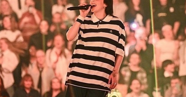 Billie Eilish thắng lớn tại AMAs 2025 adt1748326374 download 2025 05 27t 423 3691 7389 2 anh cat 3 2 auto cropjpg 1