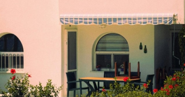 Ngoại tình với ông chủ trong biệt thự, nữ giúp việc ôm mộng đổi đời adt1748400093 biet thu2 61439 anh cat 3 2 auto cropjpg 1