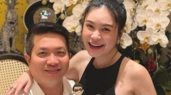 Cuộc sống xa hoa và những ồn ào gây tranh cãi của ca sĩ Đoàn Di Băng adt1748509807 cuoc song xa hoa va nhung on ao cua anh cat 3 2 auto cropjpg