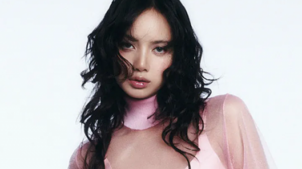 Lisa thực hiện phim tài liệu adt1748587324 blackpinks lisa vogue japan oc 2557 anh cat 3 2 auto croppng