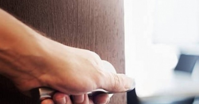 Bà chủ spa khóc lặng thấy chồng ngoại tình trong phòng xông hơi adt1748678165 ba chu spa khoc lang thay chong ngoa anh cat 3 2 auto cropjpg 1