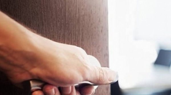 Bà chủ spa khóc lặng thấy chồng ngoại tình trong phòng xông hơi 26 Bà chủ spa khóc lặng thấy chồng ngoại tình trong phòng xông hơi adt1748678165 ba chu spa khoc lang thay chong ngoa anh cat 3 2 auto cropjpg