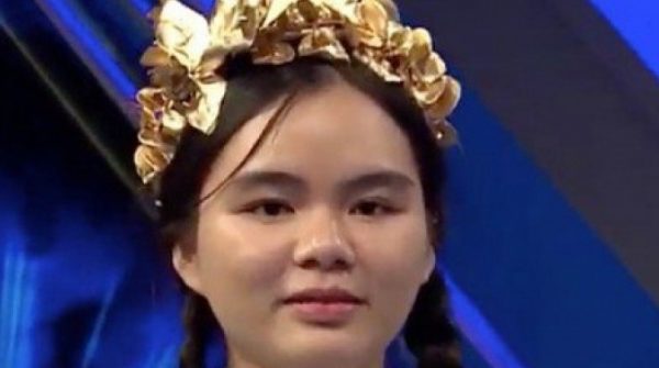 Nữ sinh Hà Nam có màn nước rút ngoạn mục, giành vòng nguyệt quế Đường lên đỉnh Olympia 29 Nữ sinh Hà Nam có màn nước rút ngoạn mục, giành vòng nguyệt quế Đường lên đỉnh Olympia adt1748768460 tienphong thuha olympia1 495 4276 anh cat 3 2 auto cropjpg