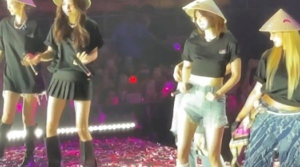 Fan Việt phấn khích khi nhóm EXID đội nón lá, hát 'See tình' adt1748780470 e1 5854 8396 6189 anh cat 3 2 auto cropjpg