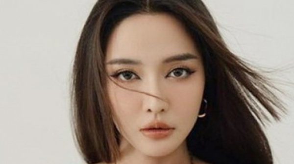 Ngỡ ngàng với diện mạo mới của ca sĩ Bích Phương sau thời gian “ở ẩn” adt1748921813 picture15 98038 12 0 257 468 crop 97 anh cat 3 2 auto cropjpg