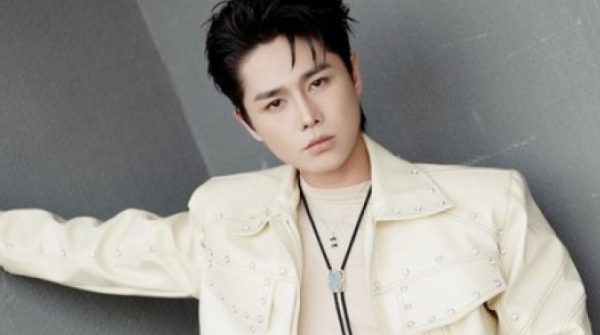 Động thái ngầm xác nhận chuyện tình cảm của Tăng Duy Tân với Bích Phương adt1749256367 247 9335 98771 n 7672 0 0 912 1742 c anh cat 3 2 auto cropjpg