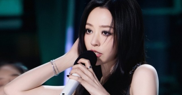 Diva Trung Quốc hát 'Cắt đôi nỗi sầu' cùng Đan Trường adt1749359835 top8 2571 6323 2843 anh cat 3 2 auto cropjpg 1