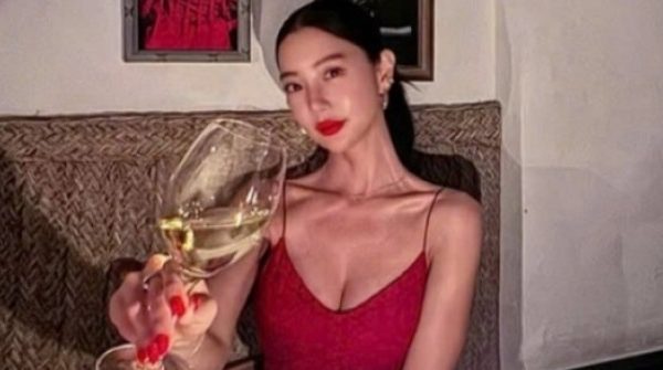 "Mỹ nhân hot nhất phố đi bộ Hà Nội” đổi đời nhờ lấy chồng tỷ phú, sống như bà hoàng trong biệt thự trăm tỷ adt1749606028 3436 922 thumbnail auto crop 750x563 anh cat 3 2 auto cropjpg