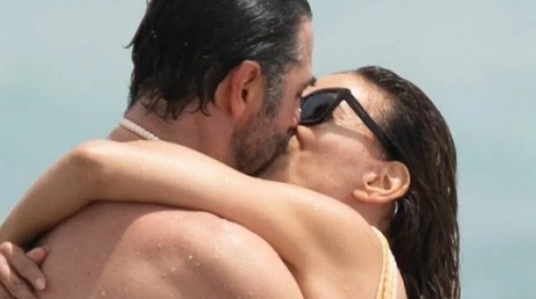 Eva Longoria quấn quýt chồng trên bãi biển adt1749733424 untitled 12 0167 0177 anh cat 3 2 auto cropjpg