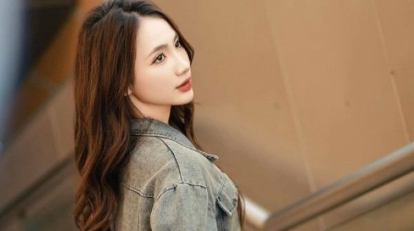 Cô gái 'gây sốt' khi sáng làm người mẫu, tối làm đồng nát 26 Cô gái 'gây sốt' khi sáng làm người mẫu, tối làm đồng nát adt1749779709 mau anh 5079 5102 4217 5126 anh cat 3 2 auto cropjpg