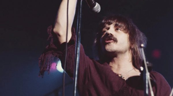 Ngủ gật khi lái xe, nam ca sĩ gặp tai nạn và bị thương nặng adt1750307578 ngu gat khi lai xe nam ca si gap tai anh cat 3 2 auto cropwebp