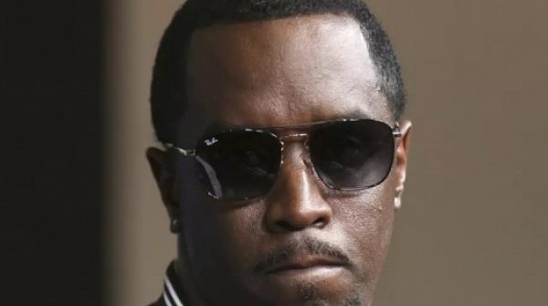 Diddy 'ôm đầu, hoảng loạn' ở tòa 29 Diddy 'ôm đầu, hoảng loạn' ở tòa adt1751450325 diddy 6441 6508 9794 8006 anh cat 3 2 auto cropjpg