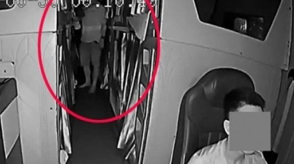 Nữ hành khách ở Hải Phòng tố tài xế xe giường nằm sờ bụng lúc nửa đêm adt1751526996 nu hanh khach o hai phong to tai xe anh cat 3 2 auto cropjpg