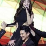 Mỹ nhân nhan sắc “đóng băng” 47 tuổi mới lấy chồng rồi tốn 8 tỷ để ly hôn, U70 được trai trẻ ùn ùn theo đuổi adt1751852920 8277 374 thumbnail auto crop 750x563 anh cat 3 2 auto cropjpg