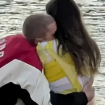 Justin Bieber âu yếm vợ bên biển adt1752130073 top4picsartaiimageenhancer 175 7367 anh cat 3 2 auto croppng