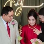 Ở vậy suốt 25 năm, mẹ được con trai ‘gả đi’ ở tuổi 53 làm nhiều người xúc động adt1752285685 o vay suot 25 nam me duoc con trai g anh cat 3 2 auto cropjpg