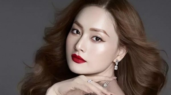 Lan Phương ly thân chồng Tây adt1753365486 betterimage1 17533 7967 2386 4569 anh cat 3 2 auto cropjpg