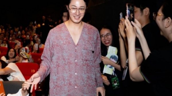 Fan Việt giao lưu tài tử 'Gia đình là số 1' adt1754041874 jung il woo 2 1 top 6798 anh cat 3 2 auto cropjpg