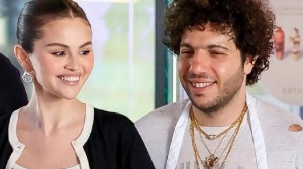 Selena Gomez tíu tít bên chồng sắp cưới ở lớp học làm bánh adt1754531977 selena 3269 3409 8858 4078 anh cat 3 2 auto cropjpg