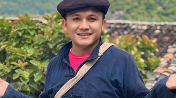 Chàng trai H'Mông gây sốt với điệu nhảy 'Việt Nam ơi' cùng du khách nước ngoài 29 Chàng trai H'Mông gây sốt với điệu nhảy 'Việt Nam ơi' cùng du khách nước ngoài adt1755004014 img0711jpg 9746 98 4996 2599 0516 anh cat 3 2 auto cropjpg