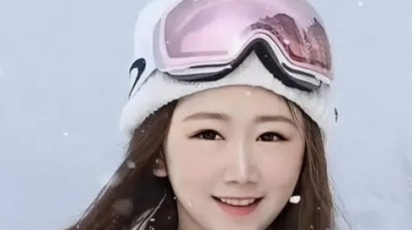 Nữ MC đột ngột qua đời ở tuổi 27 do xuất huyết não adt1755133469 nu mc dot ngot qua doi o tuoi 27 do anh cat 3 2 auto cropjpg