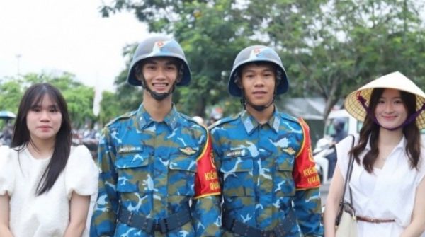 Hai tháng 'chạy sô' trong không khí Quốc khánh 2/9 adt1755498496 img3739 3557 2094 3567 anh cat 3 2 auto cropjpg