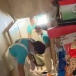 Hàng xóm kêu cứu vì mùi hôi, chủ nhà sốc khi mở cửa căn hộ cho thuê adt1755564327 hang xom keu cuu vi mui hoi chu nha anh cat 3 2 auto cropjpg