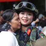 Chiến sĩ xúc động gặp lại mẹ sau nhiều ngày xa cách adt1756530522 giaoluu1 8650 9348 0481 anh cat 3 2 auto cropjpg