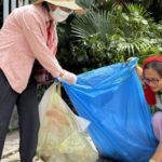 Ở lại nhặt rác sau tổng duyệt diễu binh adt1756531252 img 9887 jpg 8148 4462 4988 8456 anh cat 3 2 auto cropjpg