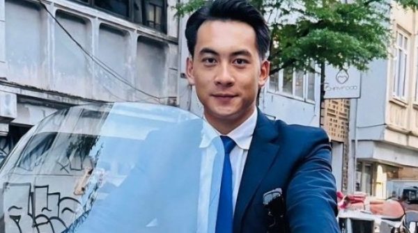 'Soái ca cảnh vệ' Phùng Thế Văn khoe giọng hát 'hay như ca sĩ' 29 'Soái ca cảnh vệ' Phùng Thế Văn khoe giọng hát 'hay như ca sĩ' adt1756730466 nh52jpg 5168 5192 2216 5291 anh cat 3 2 auto cropjpg